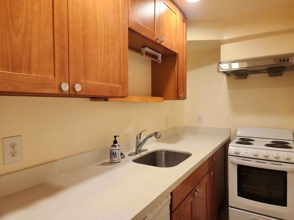 1 Bed 1 Bath - Townhouse photo'