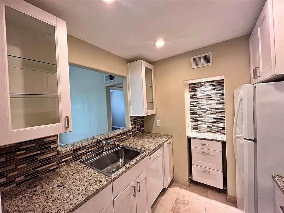 1 Bed 1 Bath - Townhouse