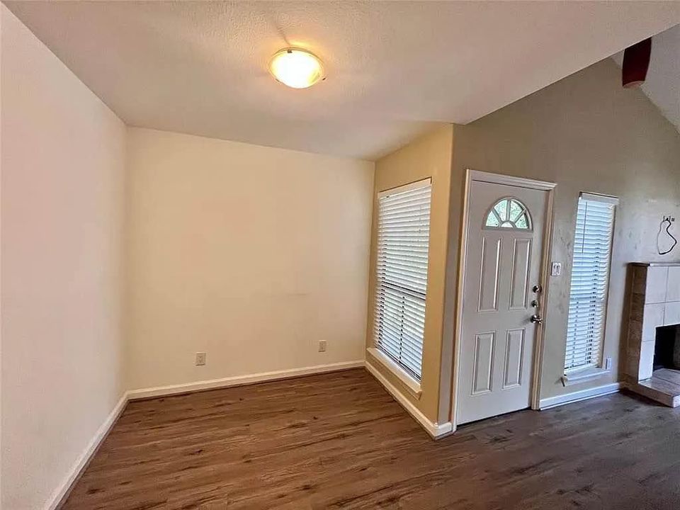 1 Bed 1 Bath - Townhouse photo'