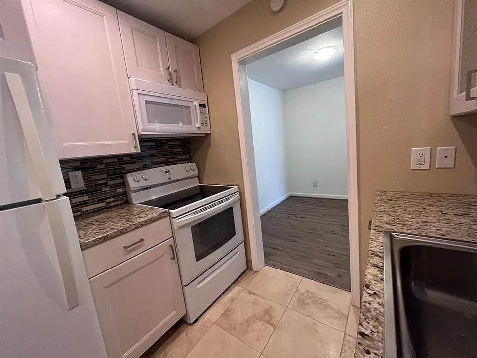 1 Bed 1 Bath - Townhouse photo'