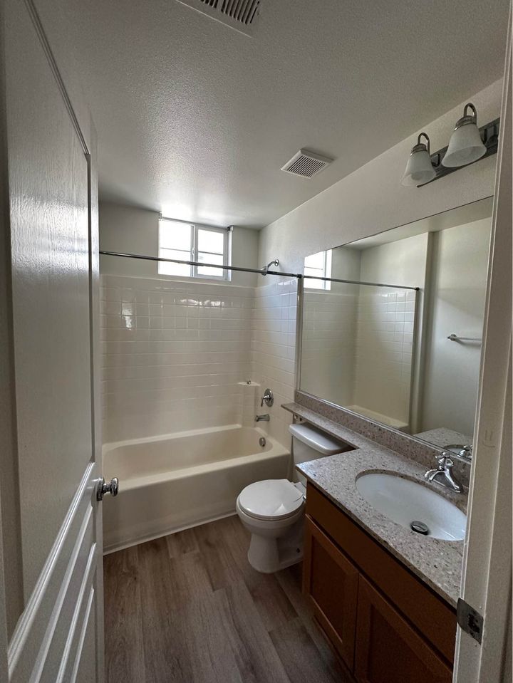 1 Bed 1 Bath - Townhouse photo'