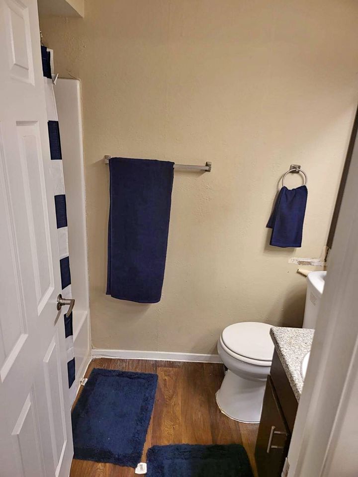 1 bedroom in two bedroom townhouse photo'