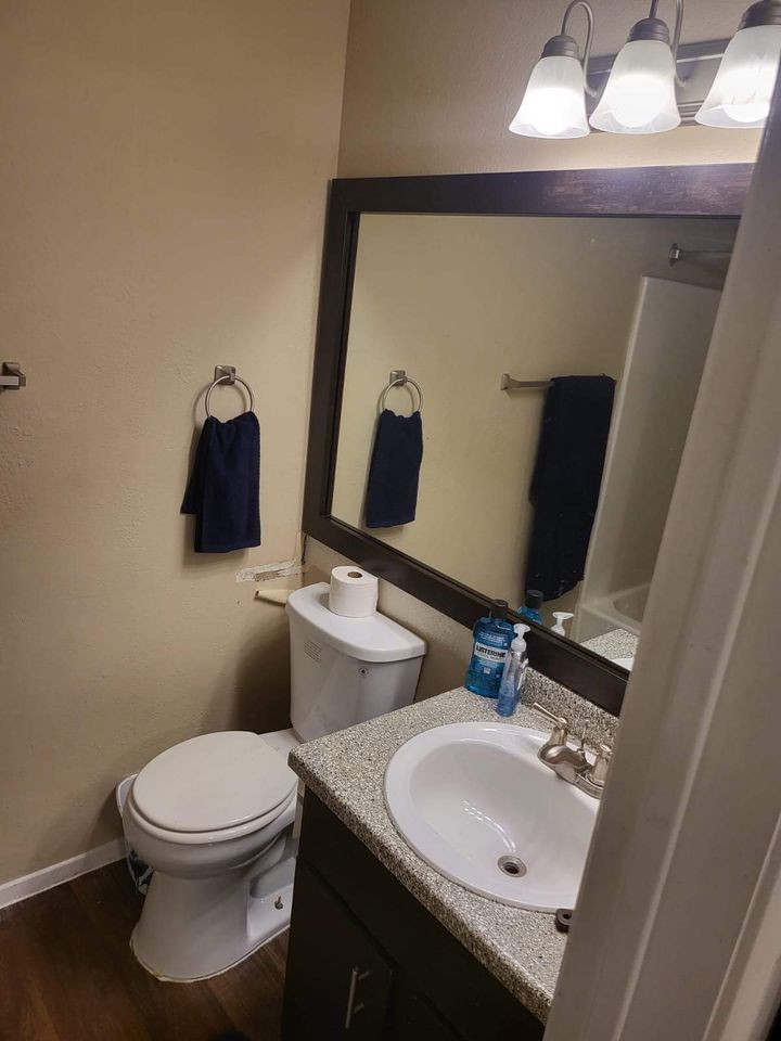 1 bedroom in two bedroom townhouse photo'