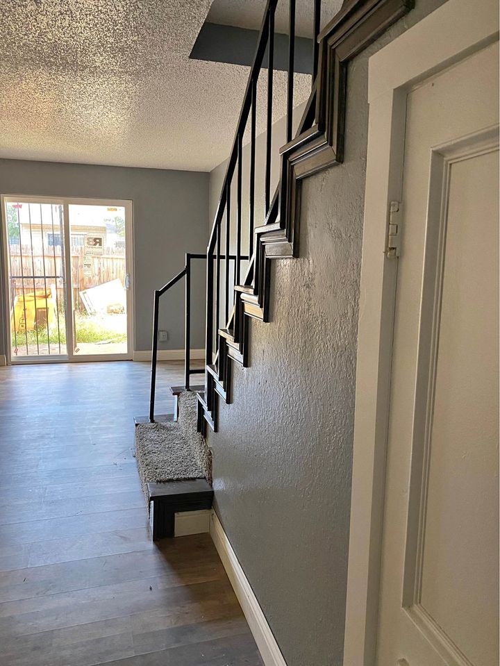 2 Beds 1.5 Baths - Townhouse