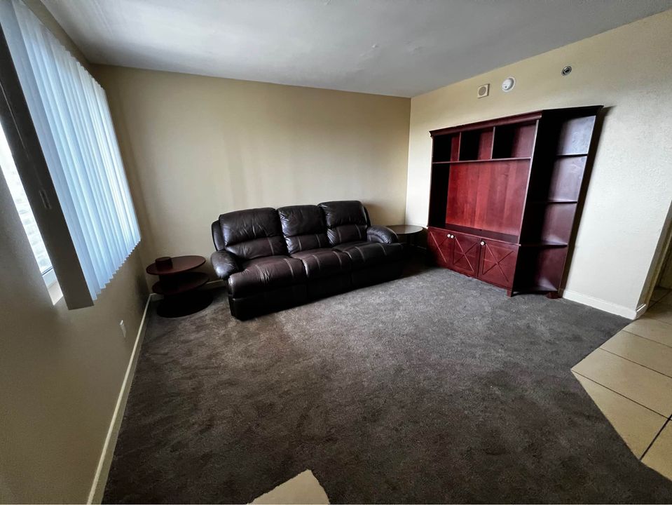 2 Beds 1 Bath - Apartment - 10