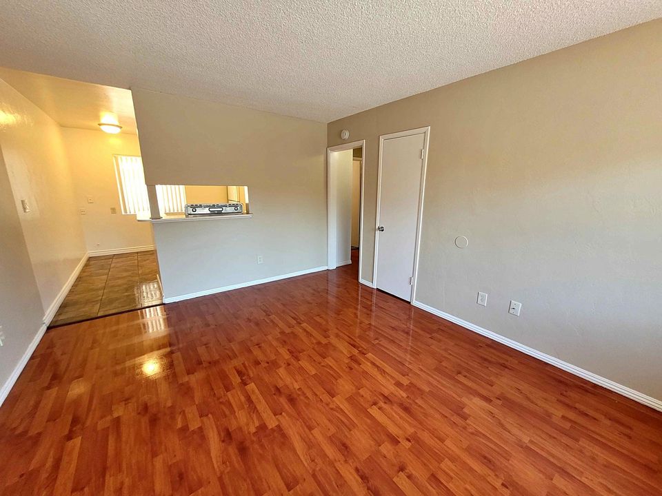 2 Beds 1 Bath Apartment