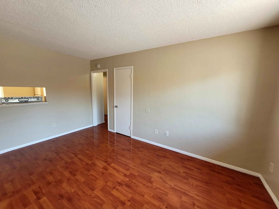 2 Beds 1 Bath Apartment photo'