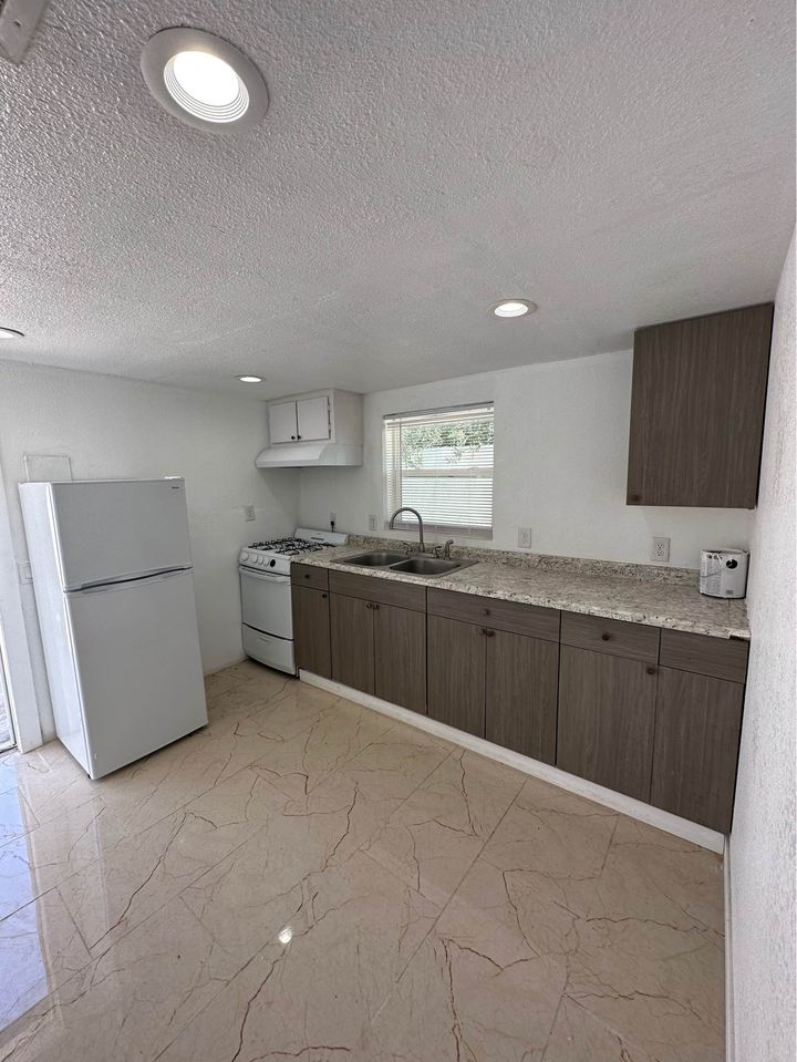 2 Beds 1 Bath - House photo'