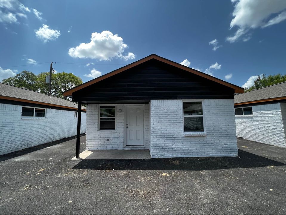 2 Beds 1 Bath - House photo'