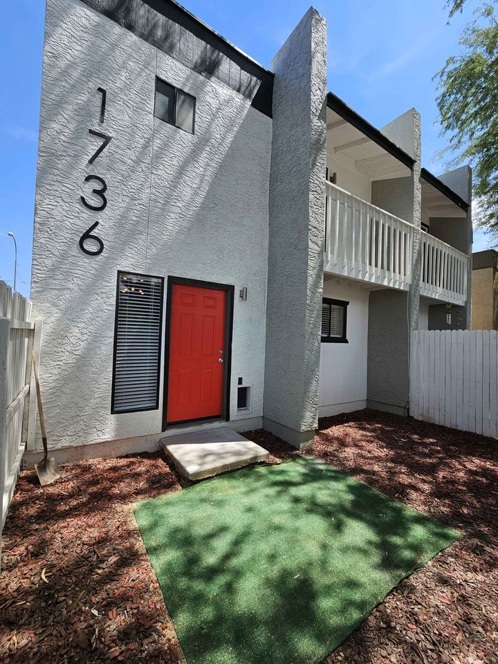 2 Beds 1 Bath - Townhouse photo'