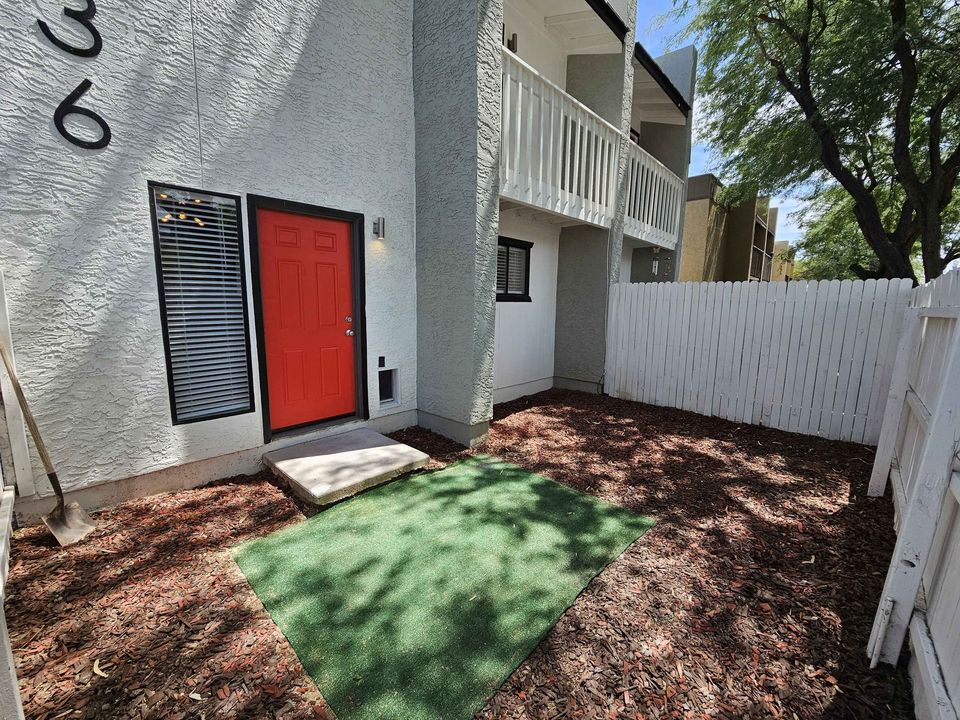 2 Beds 1 Bath - Townhouse photo'