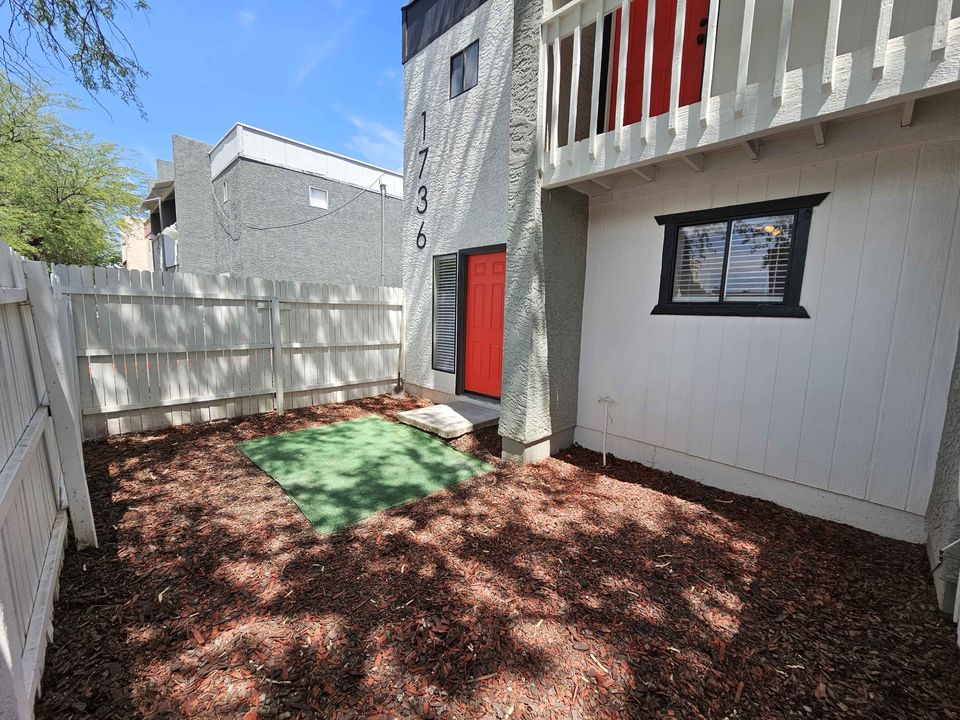 2 Beds 1 Bath - Townhouse photo'