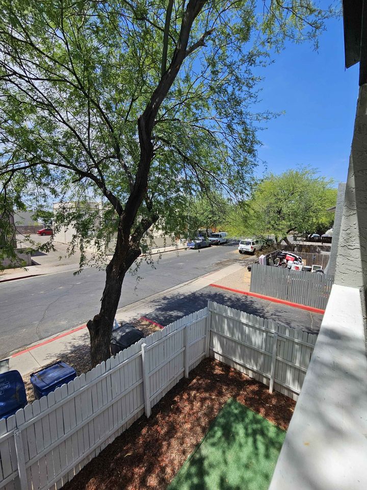 2 Beds 1 Bath - Townhouse photo'