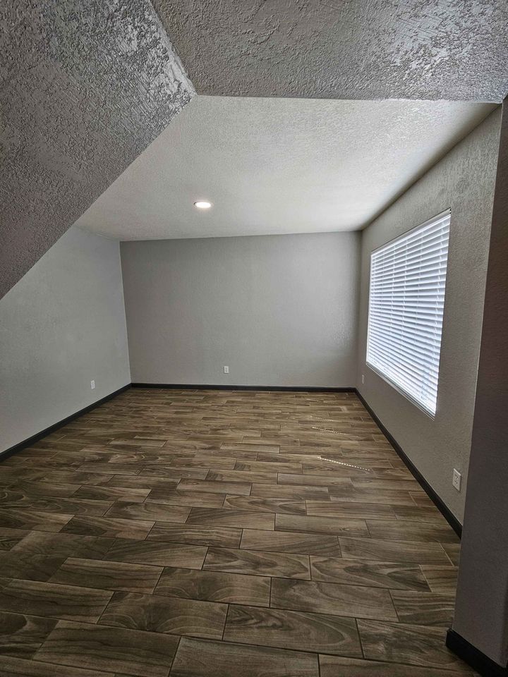 2 Beds 1 Bath - Townhouse photo'