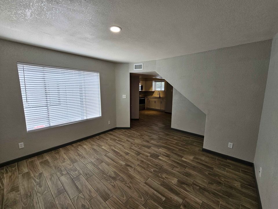 2 Beds 1 Bath - Townhouse photo'