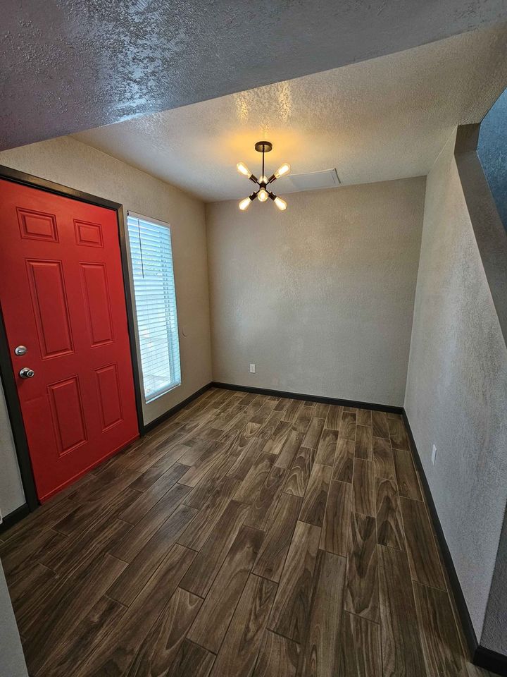 2 Beds 1 Bath - Townhouse photo'