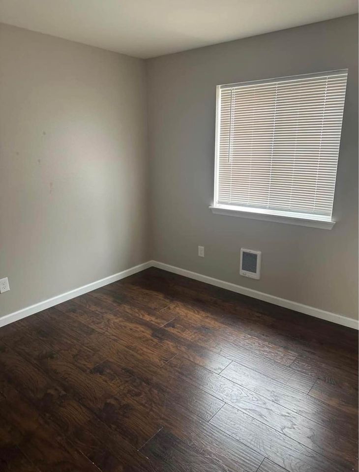 2 Beds 1 Bath - Townhouse photo'