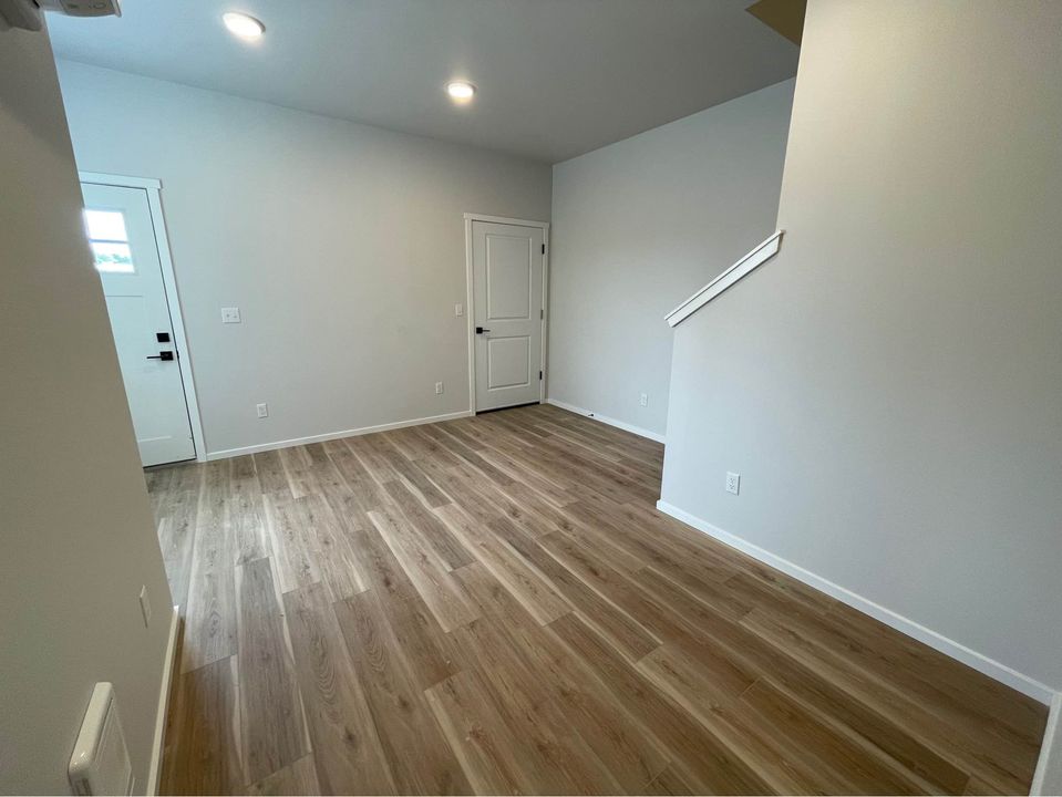 2 Beds 1 Bath - Townhouse photo'