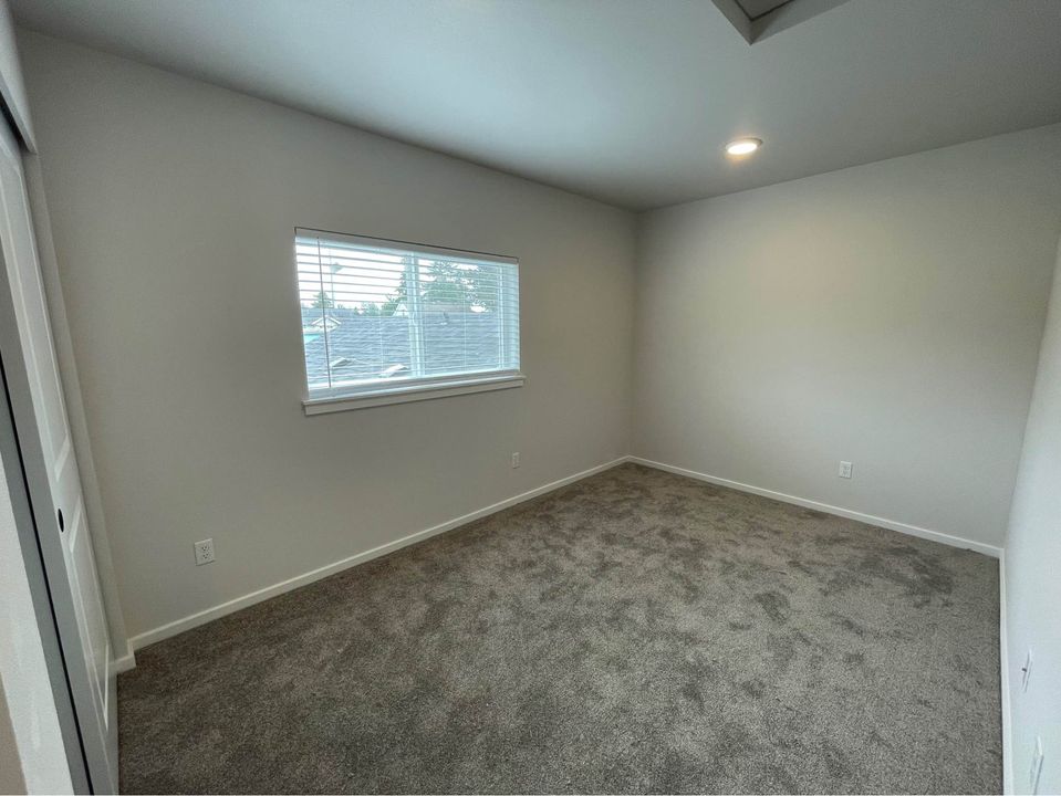 2 Beds 1 Bath - Townhouse photo'