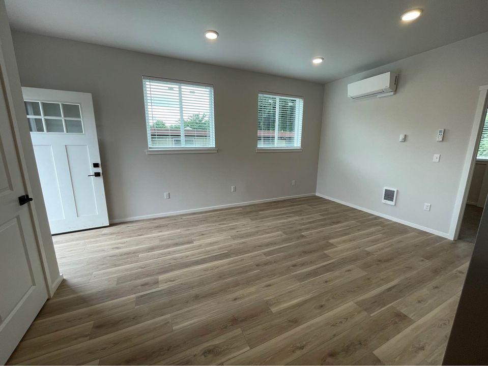 2 Beds 1 Bath - Townhouse photo'