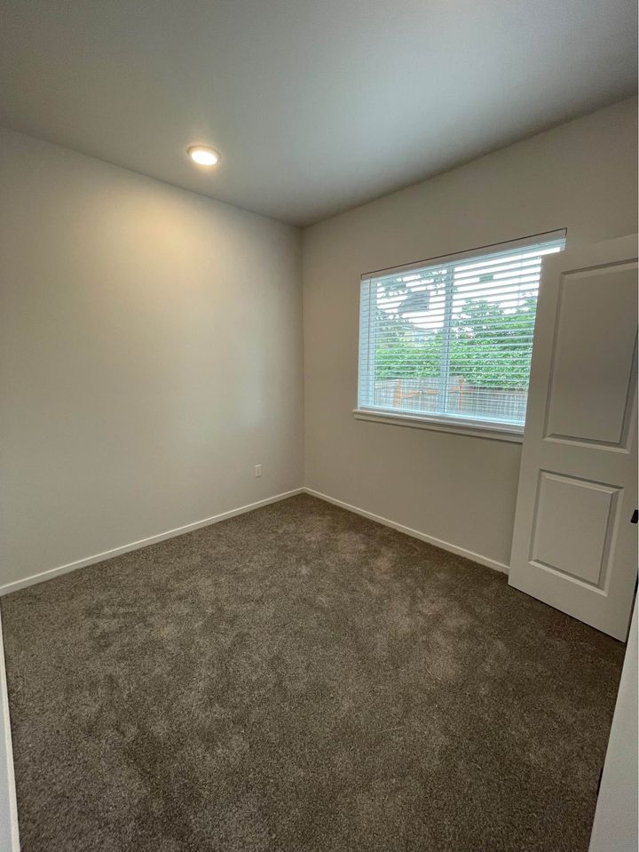 2 Beds 1 Bath - Townhouse photo'