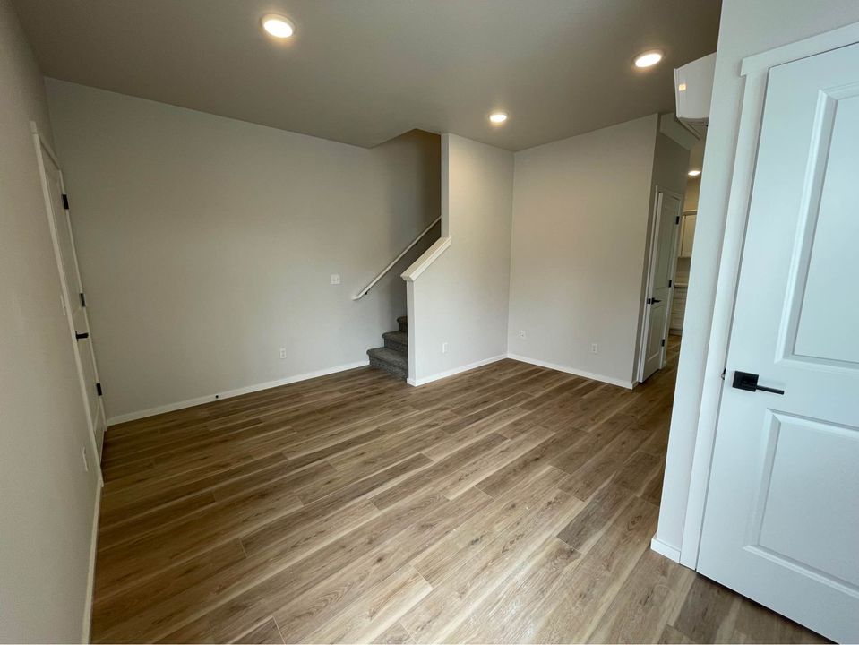 2 Beds 1 Bath - Townhouse photo'