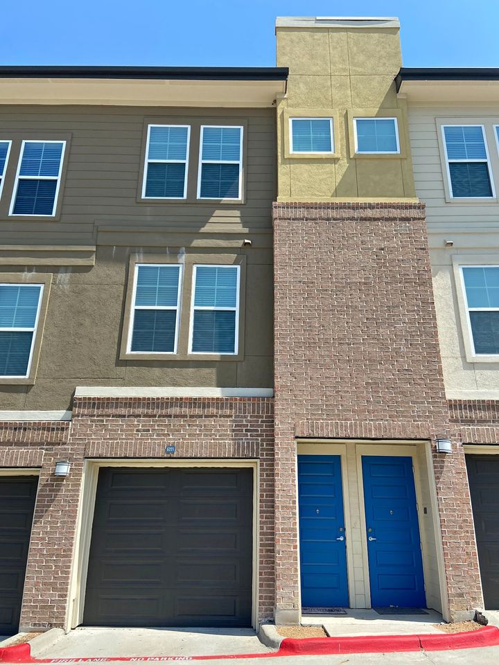 2 Beds 2 Baths Townhouse