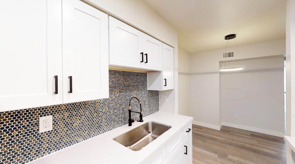 2BD/2BA Washer & Dryer in unit! Patio! photo'