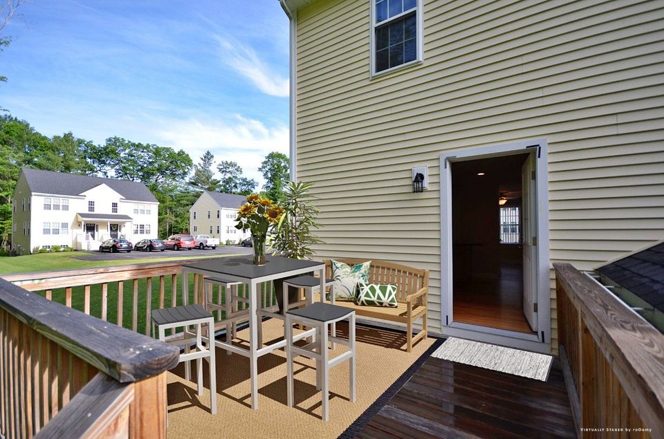 3 Beds 1.5 Baths Townhouse