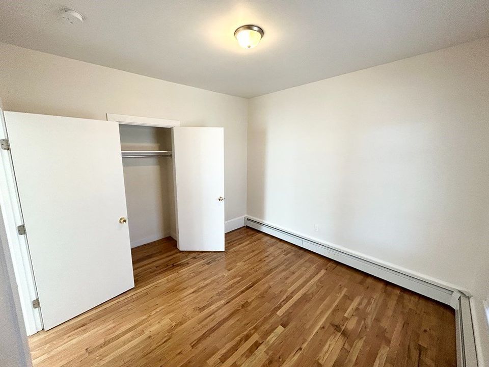 3 Beds 1 Bath Apartment photo'