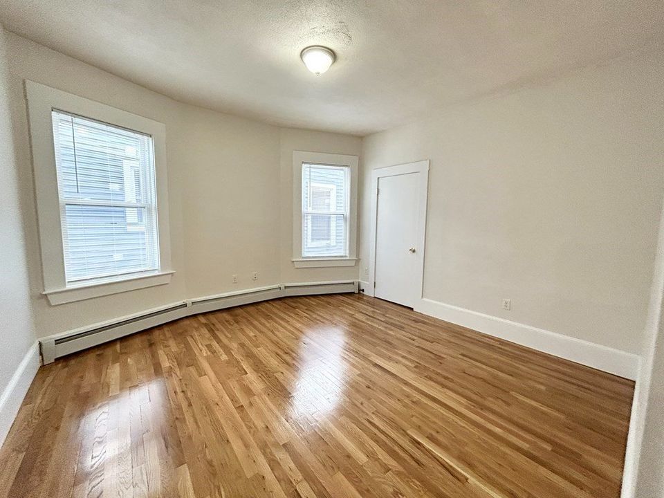 3 Beds 1 Bath Apartment photo'