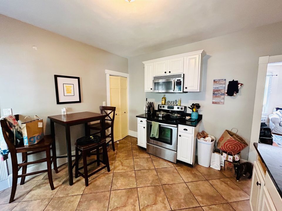 3 Beds 1 Bath Apartment photo'