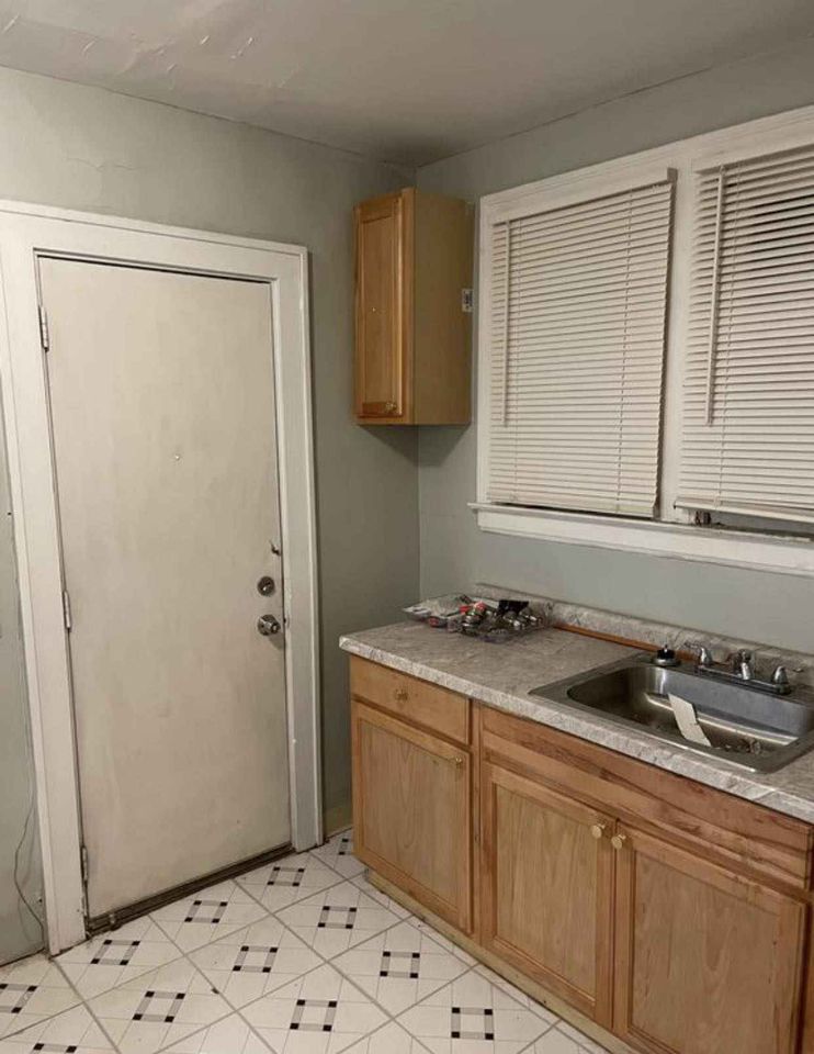 3 Beds 1 Bath - House photo'