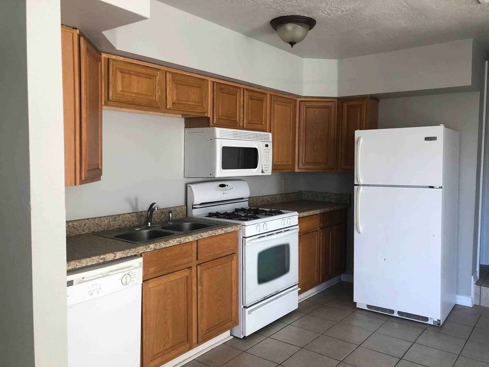 3 Beds 1 Bath - House photo'