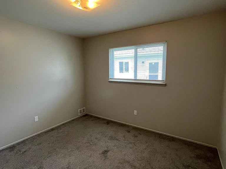 3 Beds 1 Bath - House - 14