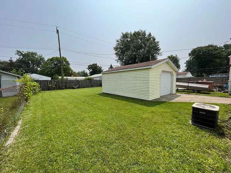 3 Beds 1 Bath - House photo'