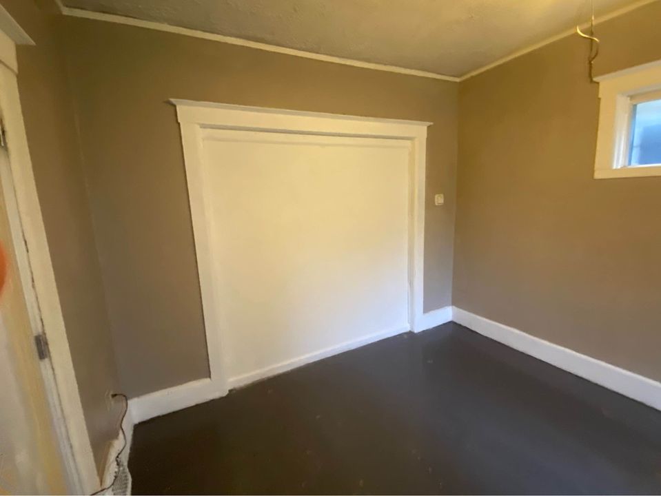 4 Beds 1 Bath - House photo'