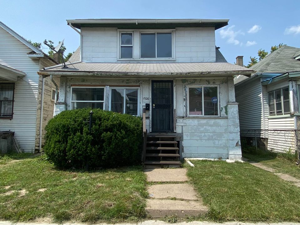 4 Beds 1 Bath - House photo'