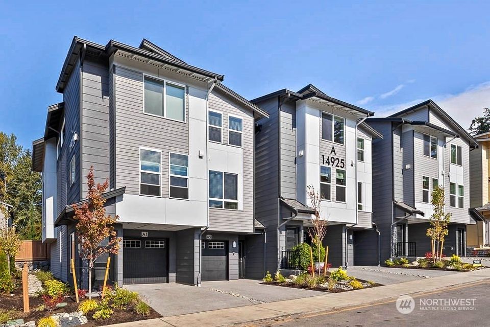 Renting 1Bed/1Bath in 3 Bed/3 Bath Townhouse | Fully Furnished | Garage Parking | Lynnwood WA