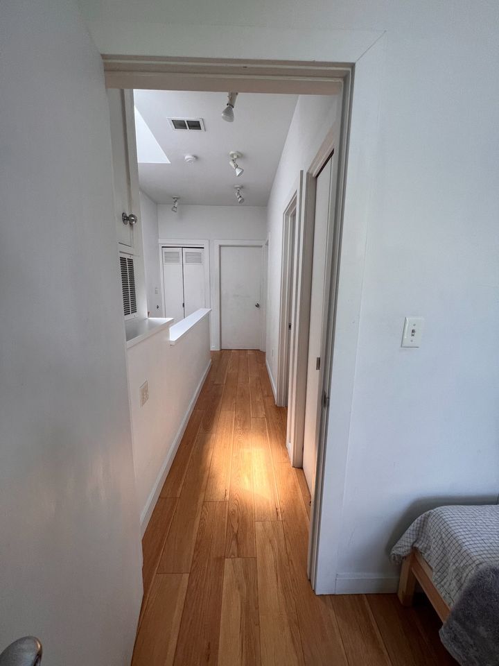 1 bed 1.5 baths Townhouse photo'