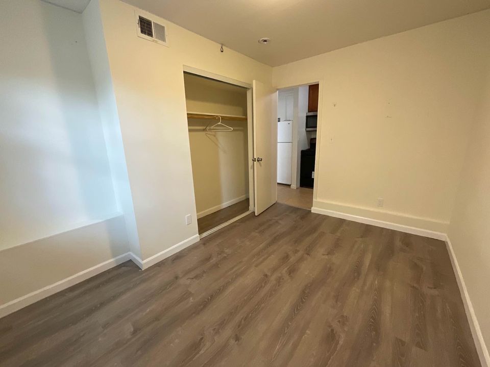 2 Beds 1 Bath - Townhouse