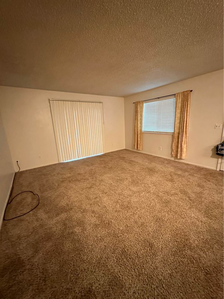 2 Beds 1 Bath - Townhouse photo'