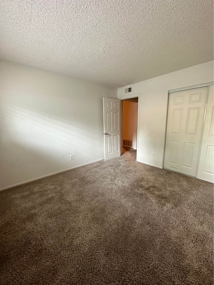 2 Beds 1 Bath - Townhouse photo'