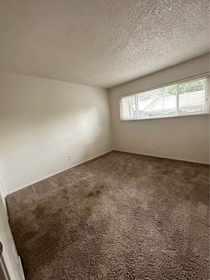 2 Beds 1 Bath - Townhouse photo'