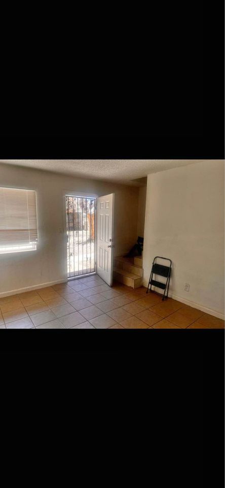 2 Beds 2 Baths - Townhouse