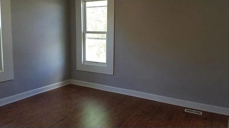 3 Beds 1 Bath Townhouse photo'