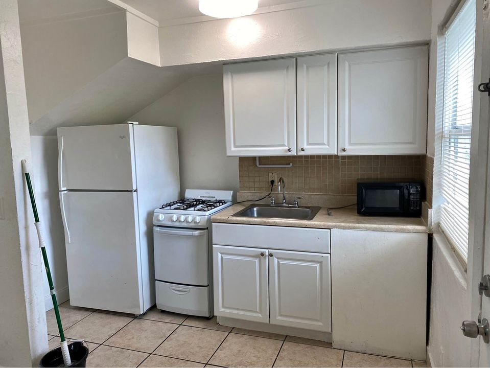 2 Beds 1 Bath - Townhouse photo'