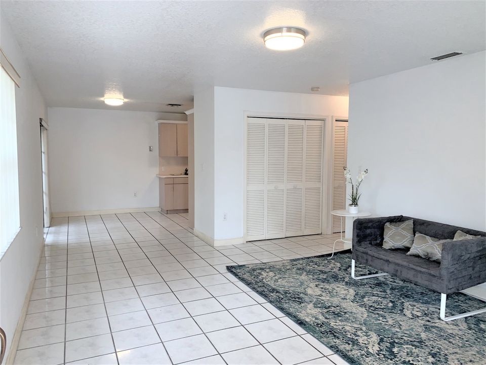 2 Beds 1 Bath Townhouse photo'