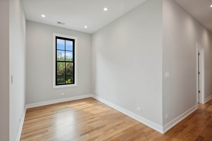 Beautiful & Sunny 3Bd/2.5ba West Town Apartment w/ In Unit Laundry & Central Air! photo'