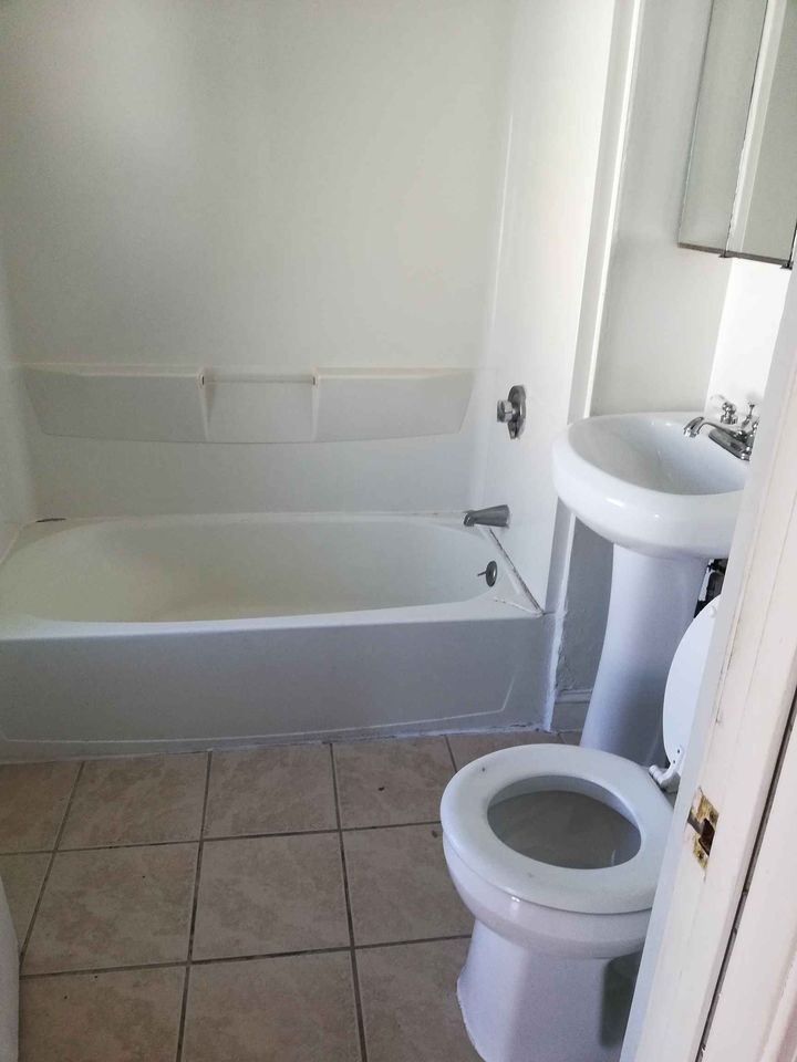 One bedroom one bathroom for rent in Quincy, MA photo'